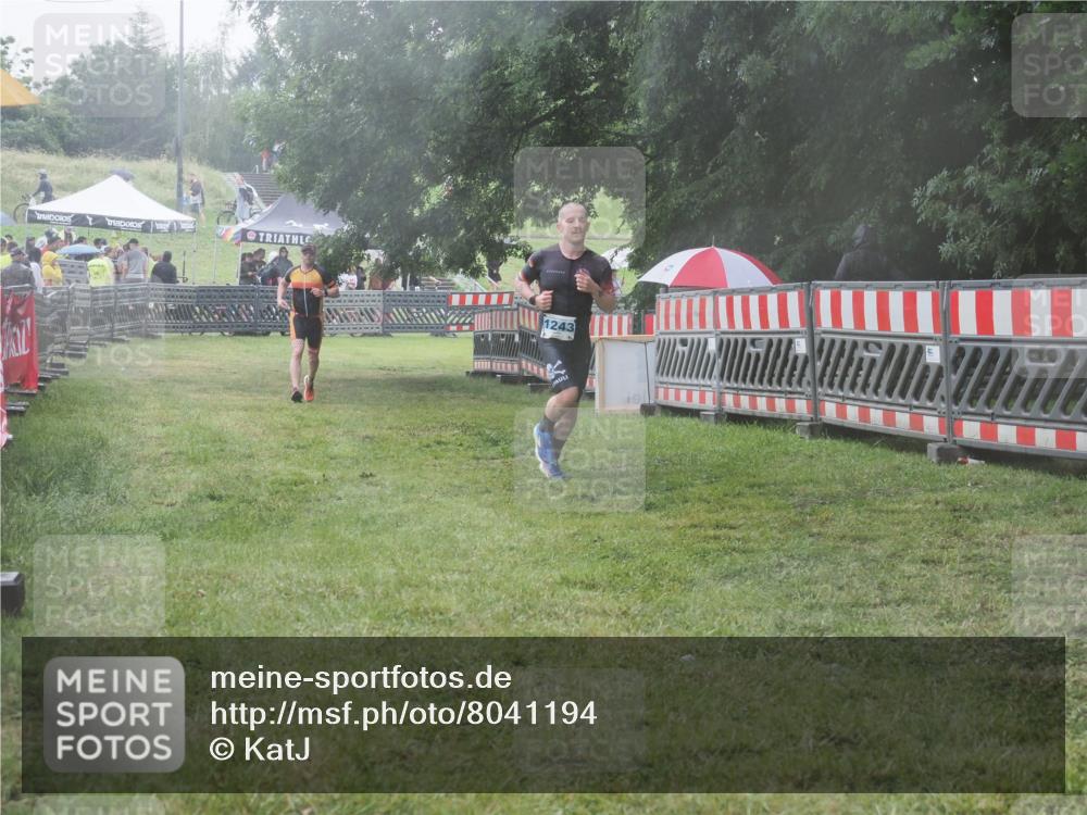 21.06.2025 - 27. Vierlanden-Triathlon KatJ http://msf.ph/oto/8041194 15.06.2025 14:31:30 Ziel 1243, 1257 meine-sportfotos.de