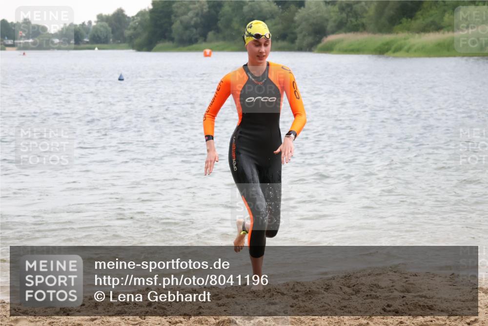 21.06.2025 - 27. Vierlanden-Triathlon Lena Gebhardt http://msf.ph/oto/8041196 15.06.2025 13:06:22 Schwimmen 1164, 1169, 1180, 1189, 1190, 1208 meine-sportfotos.de