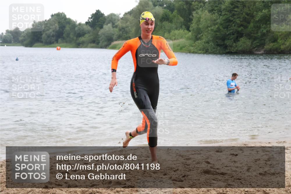 21.06.2025 - 27. Vierlanden-Triathlon Lena Gebhardt http://msf.ph/oto/8041198 15.06.2025 13:06:23 Schwimmen 1164, 1169, 1180, 1189, 1190, 1208 meine-sportfotos.de