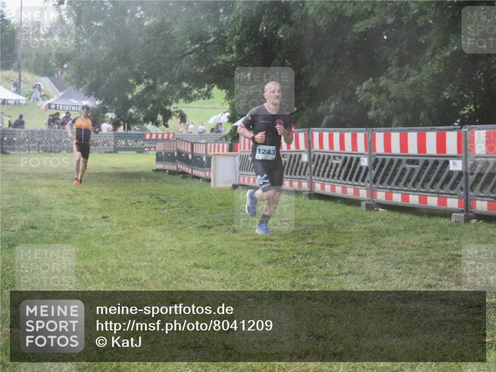 21.06.2025 - 27. Vierlanden-Triathlon KatJ http://msf.ph/oto/8041209 15.06.2025 14:31:31 Ziel 1243, 1257 meine-sportfotos.de