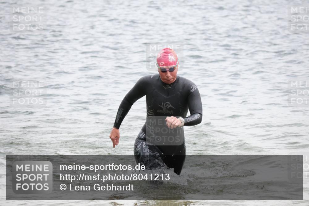 21.06.2025 - 27. Vierlanden-Triathlon Lena Gebhardt http://msf.ph/oto/8041213 15.06.2025 13:06:28 Schwimmen 1164, 1180, 1189, 1208 meine-sportfotos.de