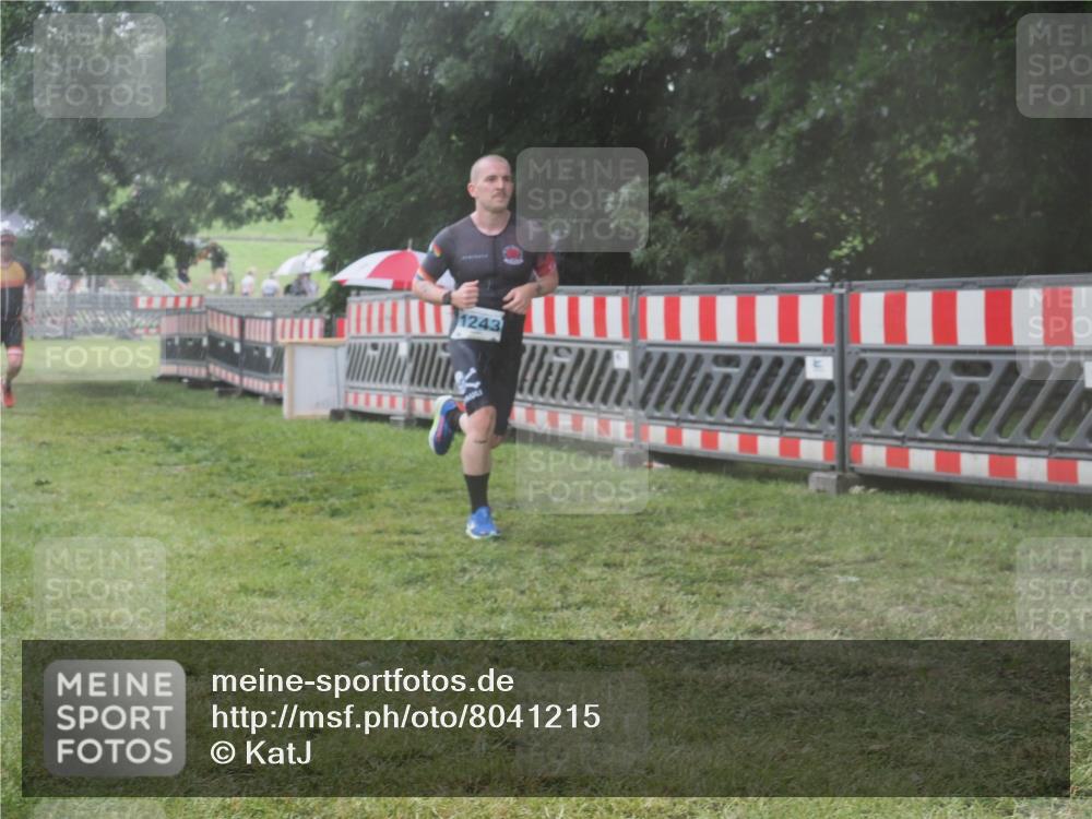 21.06.2025 - 27. Vierlanden-Triathlon KatJ http://msf.ph/oto/8041215 15.06.2025 14:31:31 Ziel 1243, 1257 meine-sportfotos.de