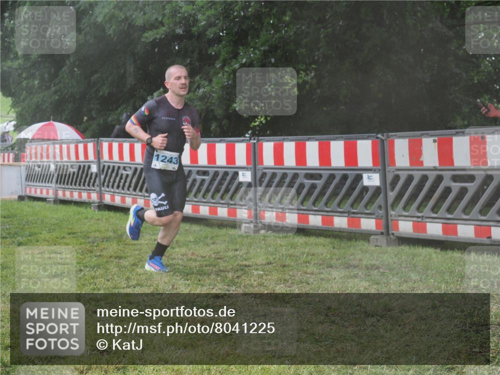 21.06.2025 - 27. Vierlanden-Triathlon KatJ http://msf.ph/oto/8041225 15.06.2025 14:31:32 Ziel 1243, 1257 meine-sportfotos.de