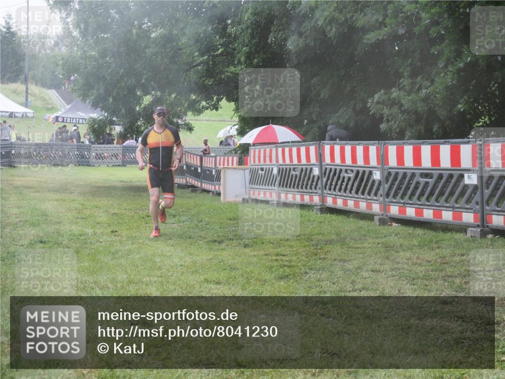 21.06.2025 - 27. Vierlanden-Triathlon KatJ http://msf.ph/oto/8041230 15.06.2025 14:31:33 Ziel 1237, 1243, 1257 meine-sportfotos.de