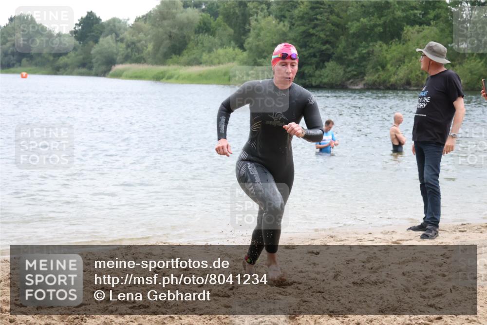 21.06.2025 - 27. Vierlanden-Triathlon Lena Gebhardt http://msf.ph/oto/8041234 15.06.2025 13:06:32 Schwimmen 1164, 1175, 1208 meine-sportfotos.de