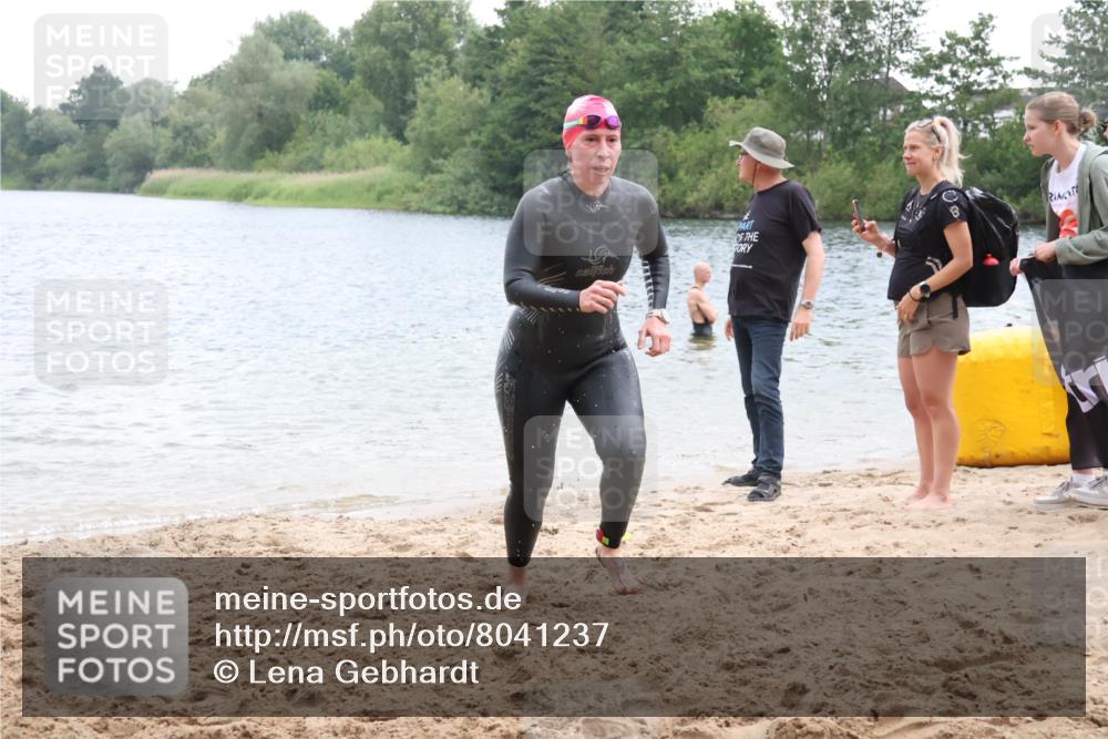 21.06.2025 - 27. Vierlanden-Triathlon Lena Gebhardt http://msf.ph/oto/8041237 15.06.2025 13:06:32 Schwimmen 1164, 1175, 1208 meine-sportfotos.de