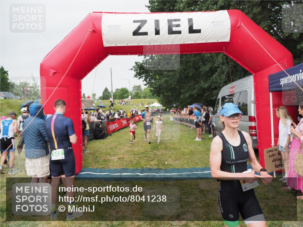 21.06.2025 - 27. Vierlanden-Triathlon MichiJ http://msf.ph/oto/8041238 15.06.2026 13:28:25 Ziel 113, 733, 828, 1062, 1063, 1064 meine-sportfotos.de