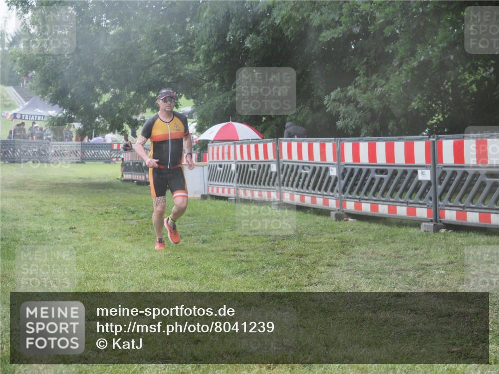 21.06.2025 - 27. Vierlanden-Triathlon KatJ http://msf.ph/oto/8041239 15.06.2025 14:31:34 Ziel 1237, 1257 meine-sportfotos.de