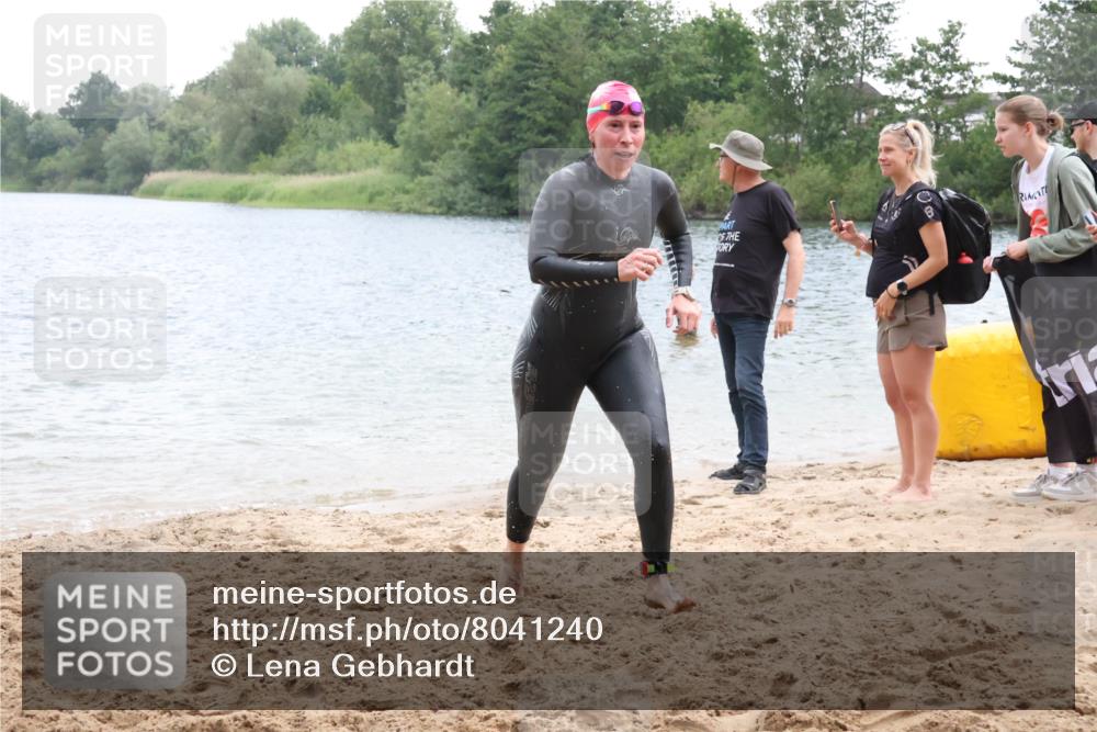 21.06.2025 - 27. Vierlanden-Triathlon Lena Gebhardt http://msf.ph/oto/8041240 15.06.2025 13:06:32 Schwimmen 1164, 1175, 1208 meine-sportfotos.de