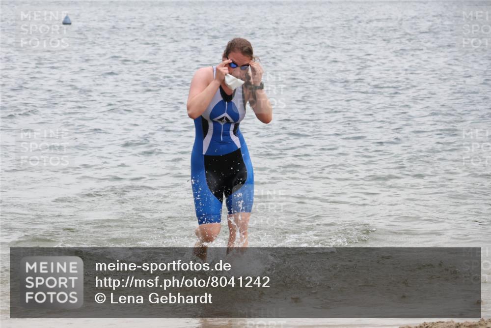 21.06.2025 - 27. Vierlanden-Triathlon Lena Gebhardt http://msf.ph/oto/8041242 15.06.2025 13:06:40 Schwimmen 1164, 1175, 1191, 1210 meine-sportfotos.de