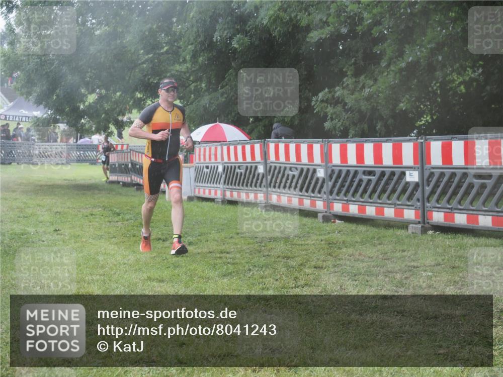 21.06.2025 - 27. Vierlanden-Triathlon KatJ http://msf.ph/oto/8041243 15.06.2025 14:31:34 Ziel 1237, 1257 meine-sportfotos.de