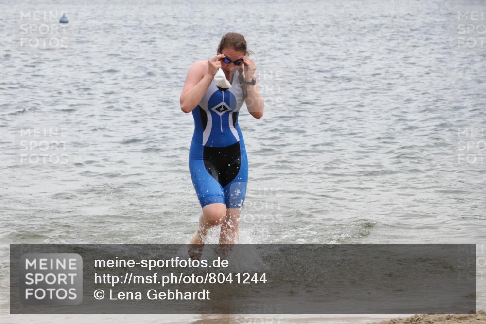 21.06.2025 - 27. Vierlanden-Triathlon Lena Gebhardt http://msf.ph/oto/8041244 15.06.2025 13:06:40 Schwimmen 1164, 1175, 1191, 1210 meine-sportfotos.de