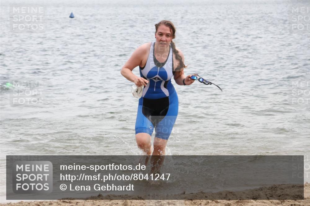 21.06.2025 - 27. Vierlanden-Triathlon Lena Gebhardt http://msf.ph/oto/8041247 15.06.2025 13:06:41 Schwimmen 1164, 1175, 1191, 1210 meine-sportfotos.de