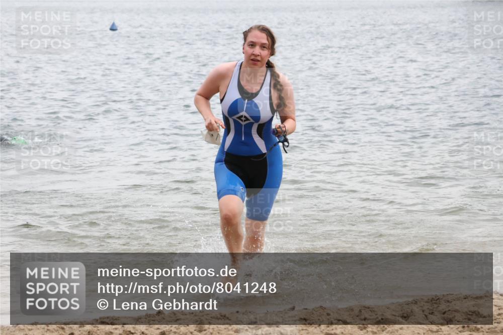 21.06.2025 - 27. Vierlanden-Triathlon Lena Gebhardt http://msf.ph/oto/8041248 15.06.2025 13:06:41 Schwimmen 1164, 1175, 1191, 1210 meine-sportfotos.de