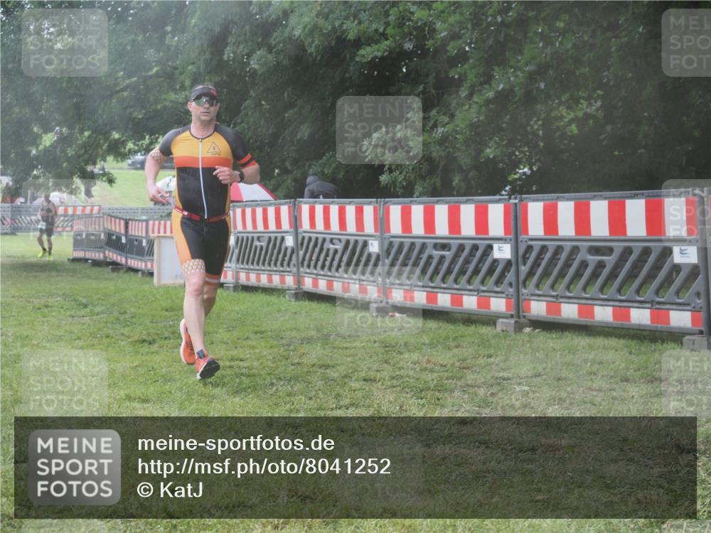 21.06.2025 - 27. Vierlanden-Triathlon KatJ http://msf.ph/oto/8041252 15.06.2025 14:31:34 Ziel 1237, 1257 meine-sportfotos.de