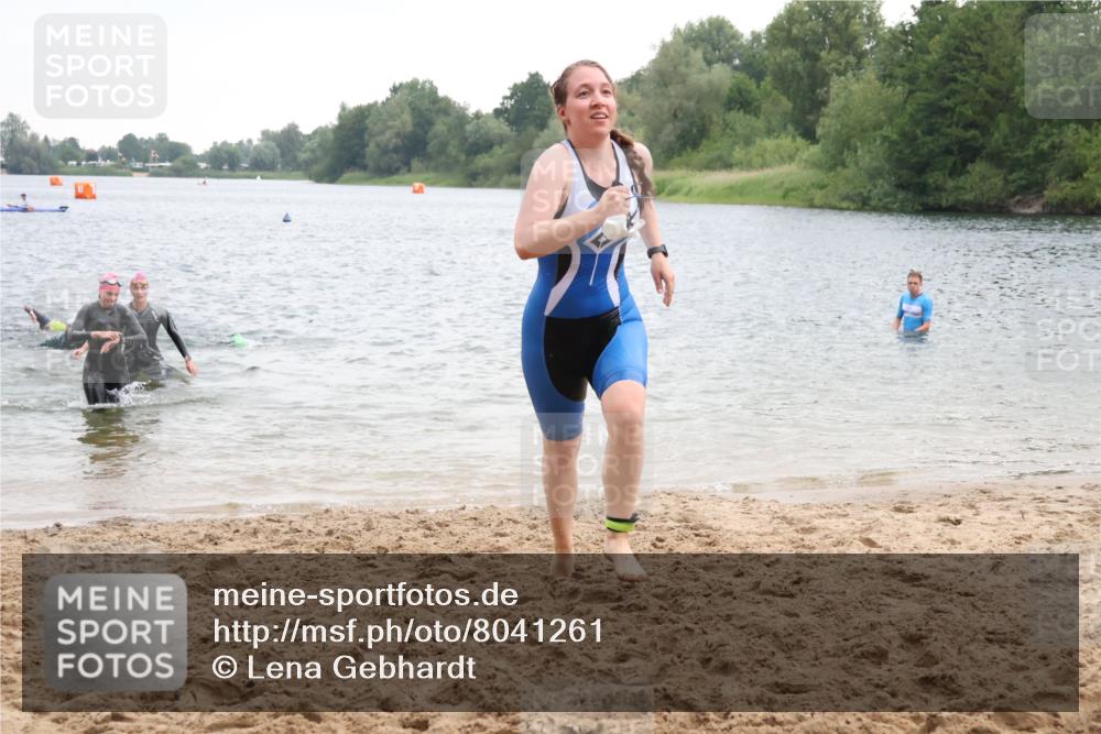 21.06.2025 - 27. Vierlanden-Triathlon Lena Gebhardt http://msf.ph/oto/8041261 15.06.2025 13:06:43 Schwimmen 1175, 1191, 1210, 1217 meine-sportfotos.de