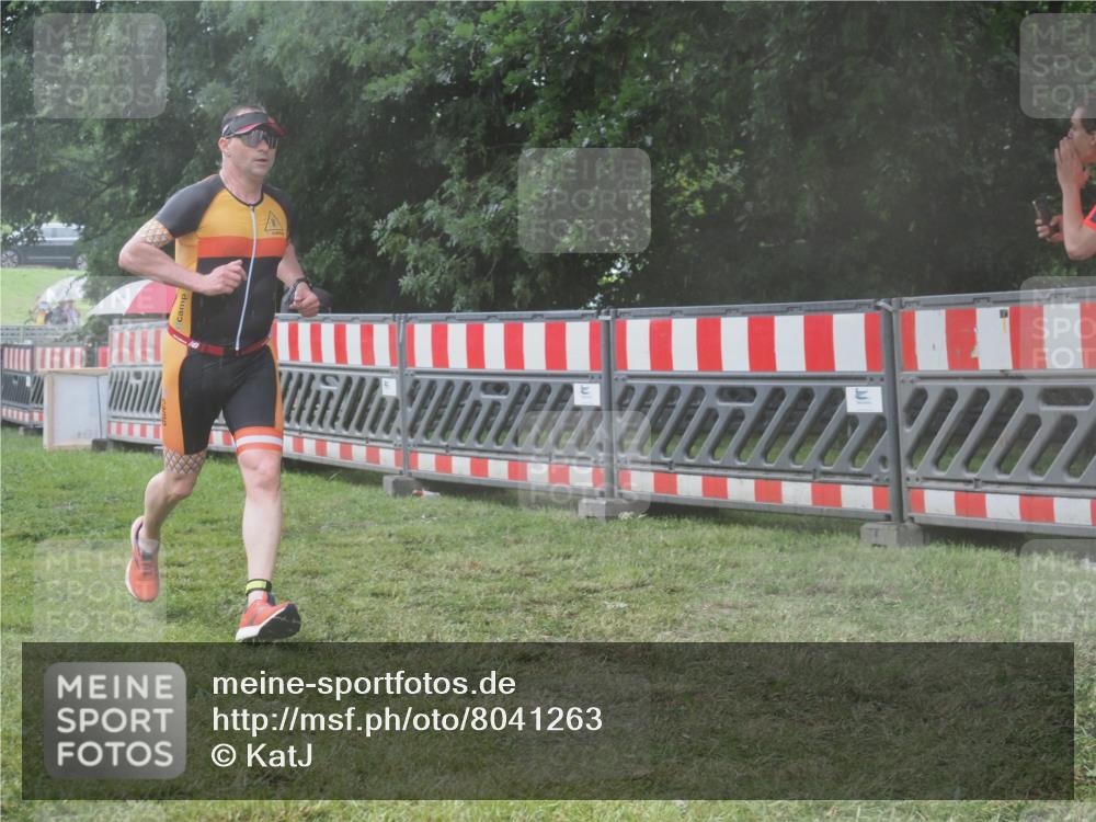 21.06.2025 - 27. Vierlanden-Triathlon KatJ http://msf.ph/oto/8041263 15.06.2025 14:31:35 Ziel 1237, 1257 meine-sportfotos.de