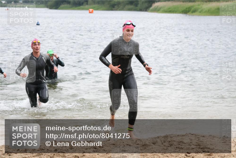 21.06.2025 - 27. Vierlanden-Triathlon Lena Gebhardt http://msf.ph/oto/8041275 15.06.2025 13:06:46 Schwimmen 1167, 1175, 1191, 1210, 1215, 1217 meine-sportfotos.de