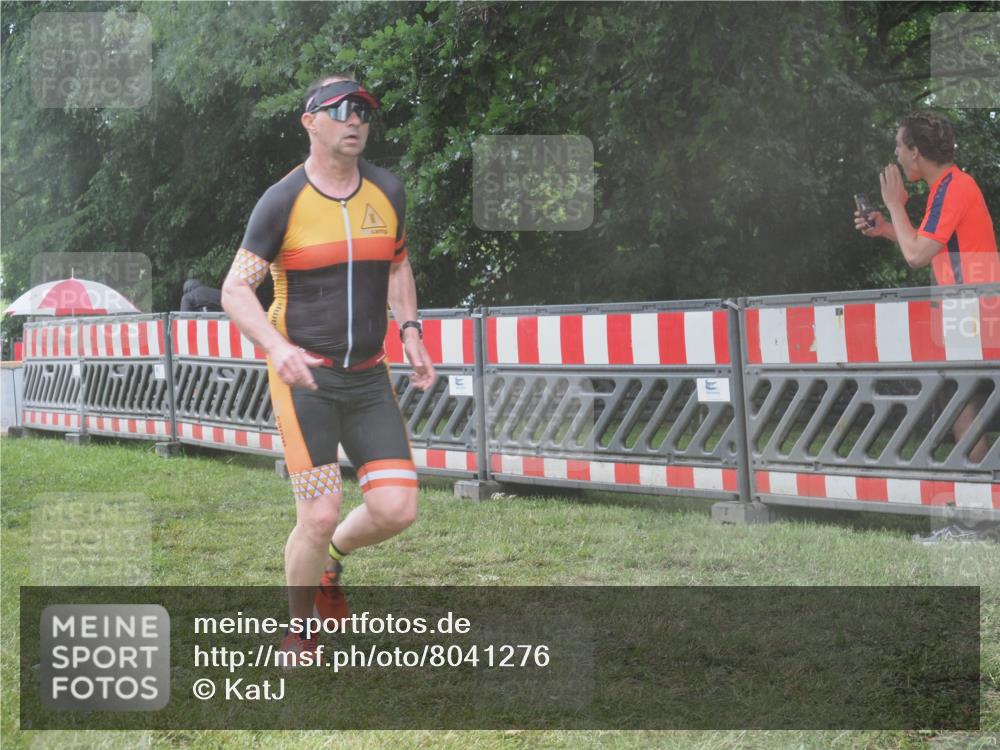 21.06.2025 - 27. Vierlanden-Triathlon KatJ http://msf.ph/oto/8041276 15.06.2025 14:31:35 Ziel 1237, 1257 meine-sportfotos.de