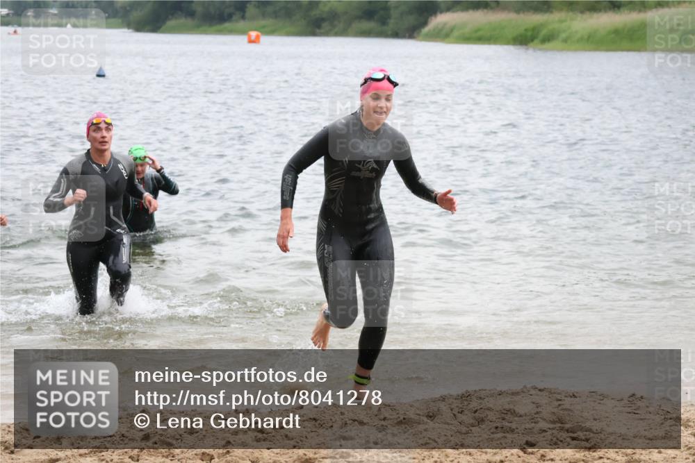 21.06.2025 - 27. Vierlanden-Triathlon Lena Gebhardt http://msf.ph/oto/8041278 15.06.2025 13:06:46 Schwimmen 1167, 1175, 1191, 1210, 1215, 1217 meine-sportfotos.de