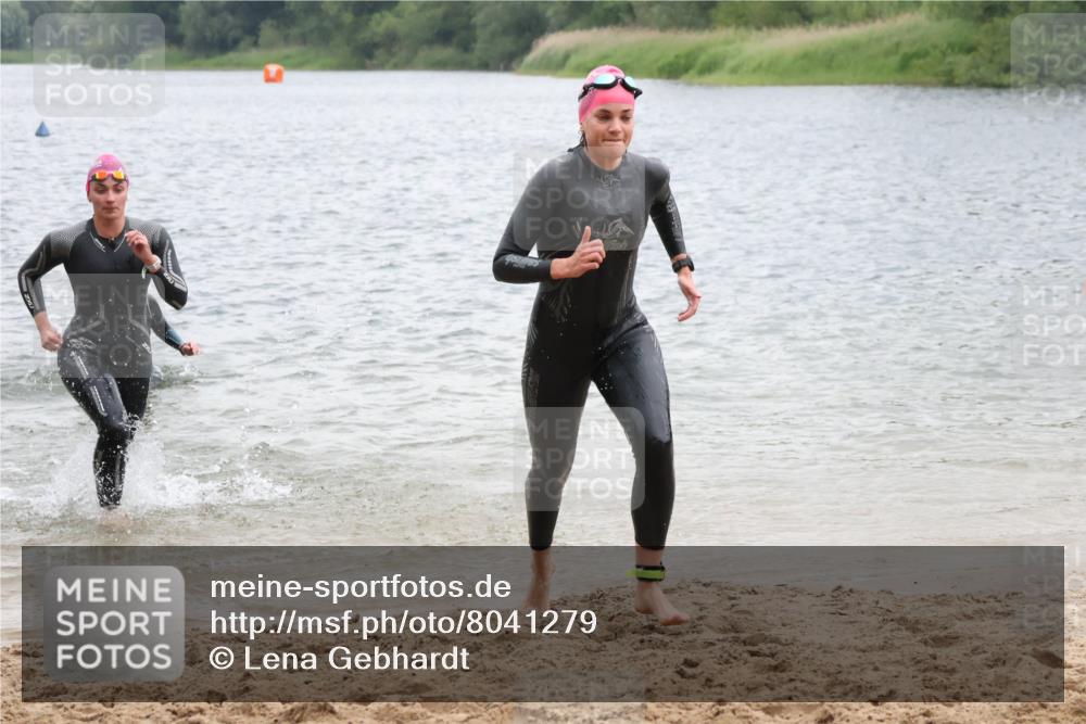 21.06.2025 - 27. Vierlanden-Triathlon Lena Gebhardt http://msf.ph/oto/8041279 15.06.2025 13:06:47 Schwimmen 1167, 1175, 1191, 1205, 1210, 1215, 1217 meine-sportfotos.de