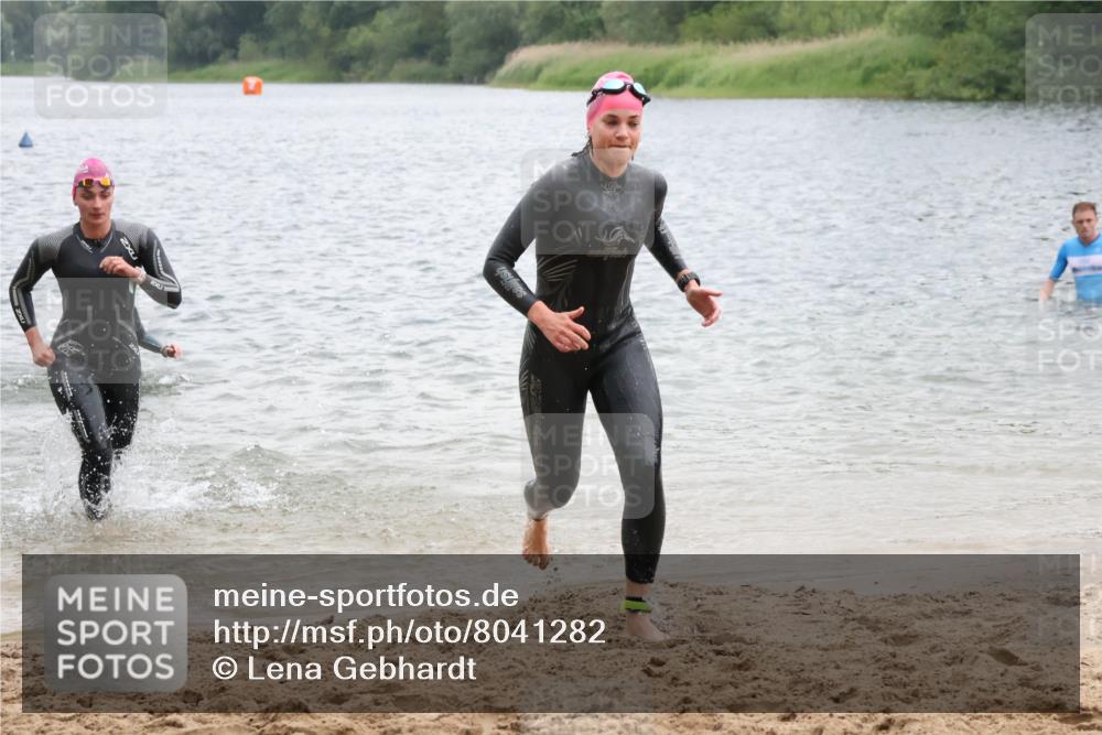 21.06.2025 - 27. Vierlanden-Triathlon Lena Gebhardt http://msf.ph/oto/8041282 15.06.2025 13:06:47 Schwimmen 1167, 1175, 1191, 1205, 1210, 1215, 1217 meine-sportfotos.de