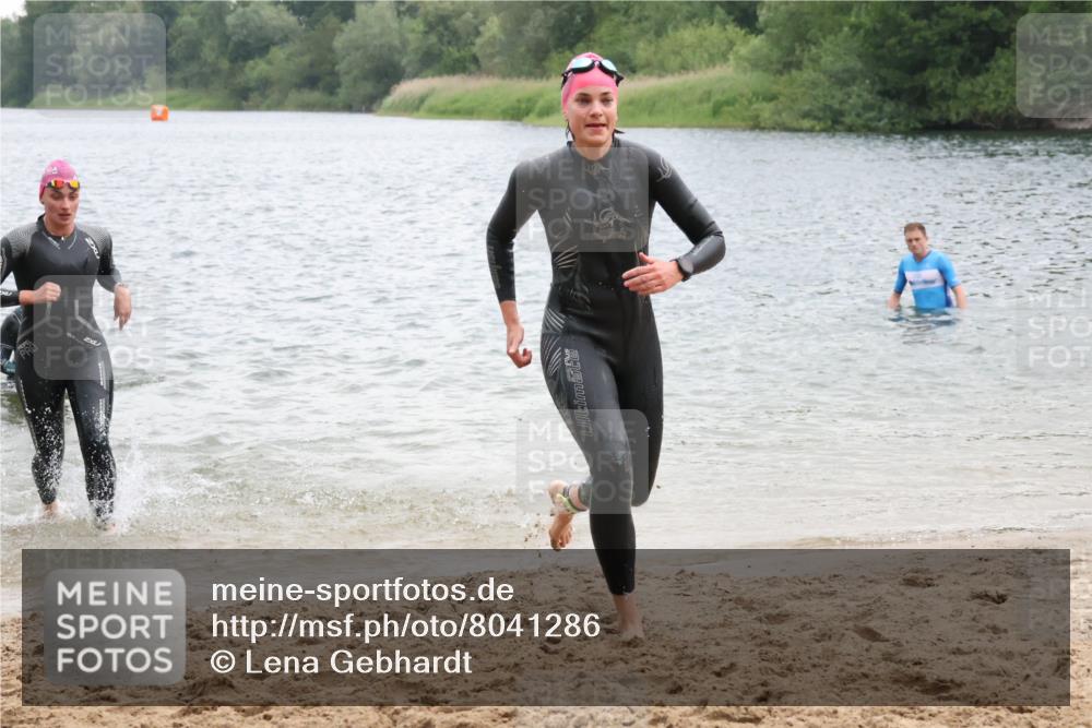 21.06.2025 - 27. Vierlanden-Triathlon Lena Gebhardt http://msf.ph/oto/8041286 15.06.2025 13:06:47 Schwimmen 1167, 1175, 1191, 1205, 1210, 1215, 1217 meine-sportfotos.de