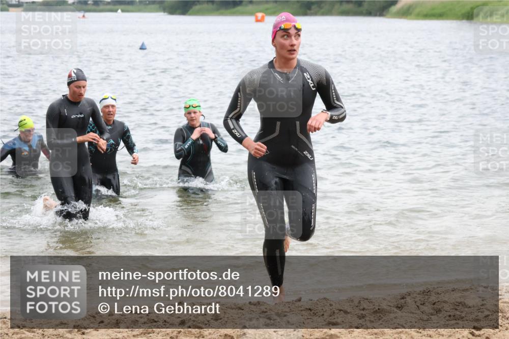 21.06.2025 - 27. Vierlanden-Triathlon Lena Gebhardt http://msf.ph/oto/8041289 15.06.2025 13:06:48 Schwimmen 1167, 1175, 1191, 1205, 1210, 1215, 1217 meine-sportfotos.de