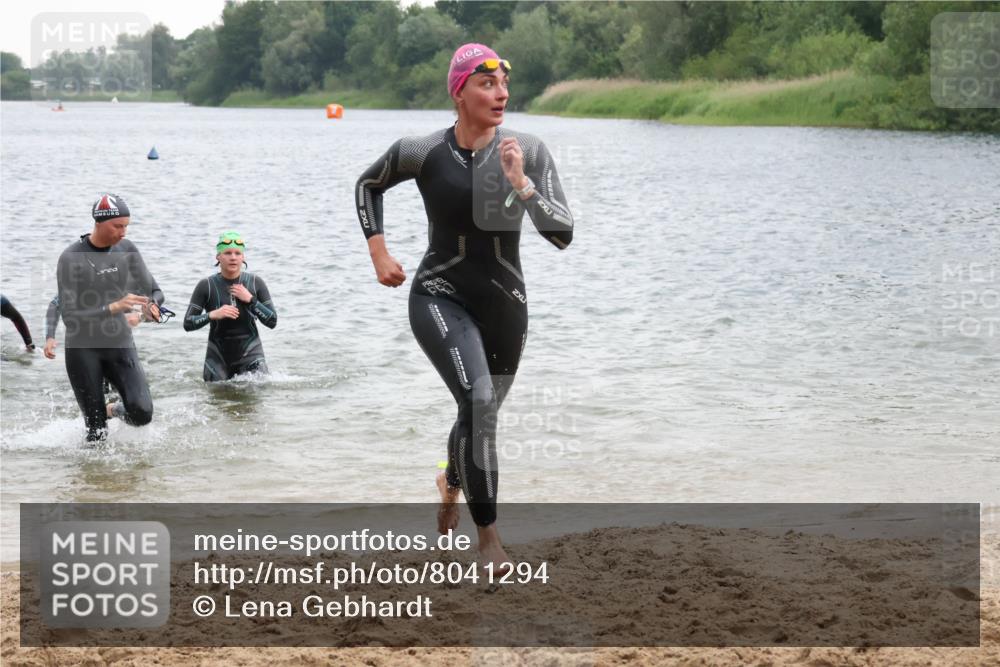 21.06.2025 - 27. Vierlanden-Triathlon Lena Gebhardt http://msf.ph/oto/8041294 15.06.2025 13:06:49 Schwimmen 1167, 1175, 1191, 1205, 1210, 1215, 1217 meine-sportfotos.de