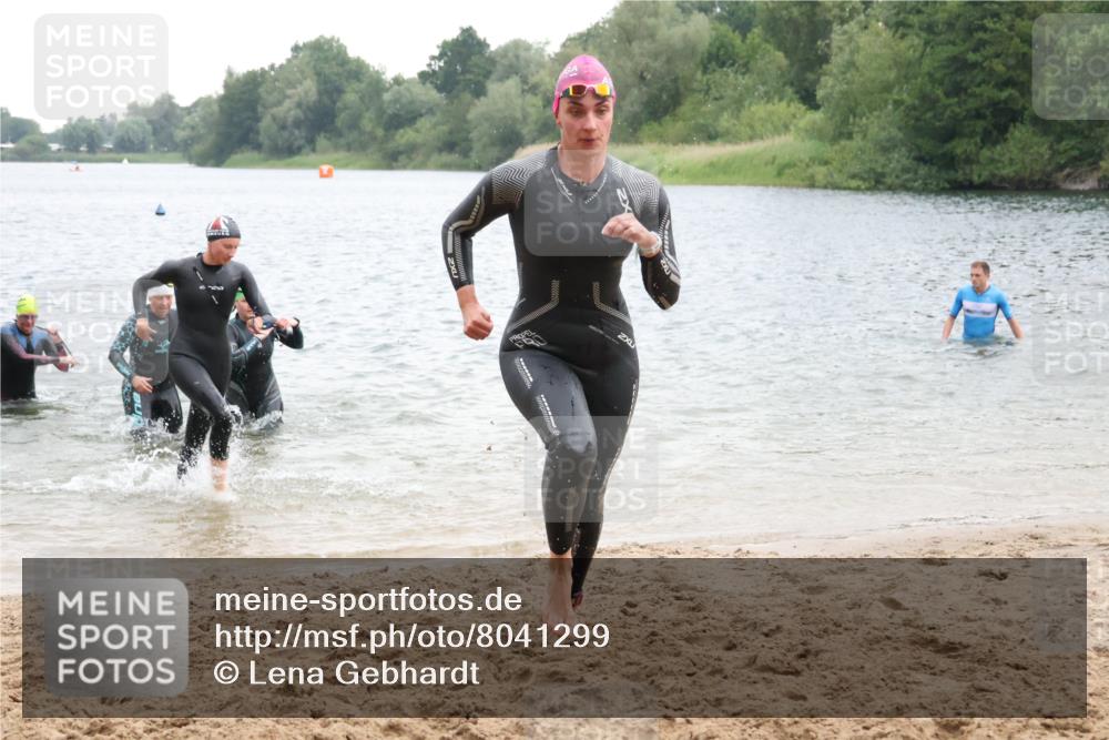 21.06.2025 - 27. Vierlanden-Triathlon Lena Gebhardt http://msf.ph/oto/8041299 15.06.2025 13:06:49 Schwimmen 1167, 1175, 1191, 1205, 1210, 1215, 1217 meine-sportfotos.de