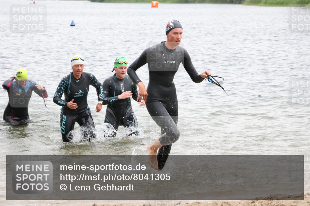 21.06.2025 - 27. Vierlanden-Triathlon Lena Gebhardt http://msf.ph/oto/8041305 15.06.2025 13:06:50 Schwimmen 1166, 1167, 1175, 1191, 1200, 1205, 1210, 1215, 1217 meine-sportfotos.de