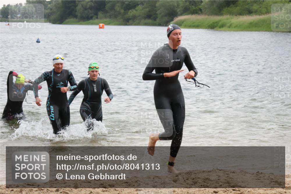 21.06.2025 - 27. Vierlanden-Triathlon Lena Gebhardt http://msf.ph/oto/8041313 15.06.2025 13:06:50 Schwimmen 1166, 1167, 1175, 1191, 1200, 1205, 1210, 1215, 1217 meine-sportfotos.de