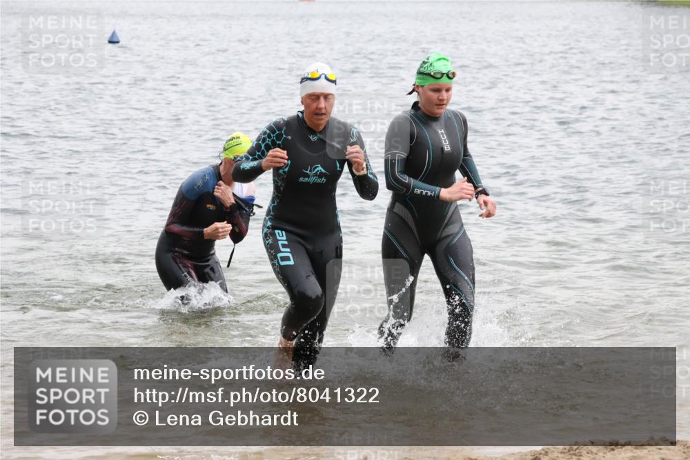 21.06.2025 - 27. Vierlanden-Triathlon Lena Gebhardt http://msf.ph/oto/8041322 15.06.2025 13:06:52 Schwimmen 1166, 1167, 1175, 1191, 1200, 1205, 1210, 1215, 1217 meine-sportfotos.de