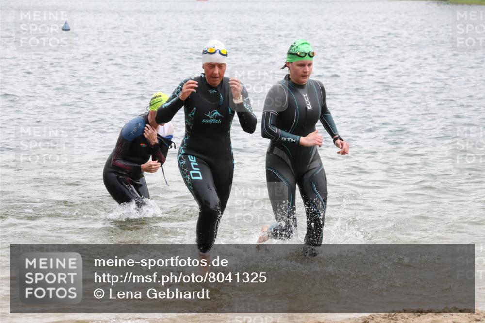 21.06.2025 - 27. Vierlanden-Triathlon Lena Gebhardt http://msf.ph/oto/8041325 15.06.2025 13:06:52 Schwimmen 1166, 1167, 1175, 1191, 1200, 1205, 1210, 1215, 1217 meine-sportfotos.de