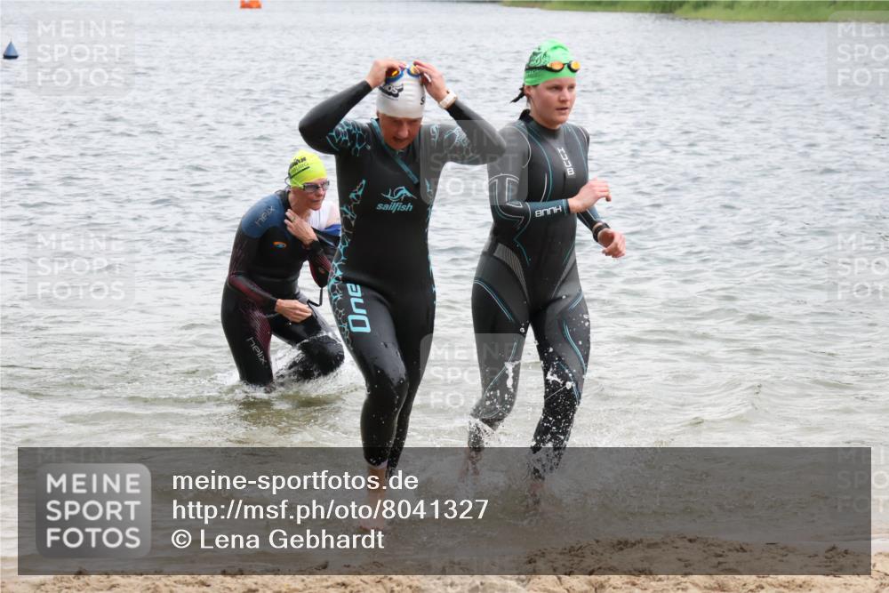 21.06.2025 - 27. Vierlanden-Triathlon Lena Gebhardt http://msf.ph/oto/8041327 15.06.2025 13:06:53 Schwimmen 1166, 1167, 1191, 1200, 1205, 1210, 1215, 1217 meine-sportfotos.de