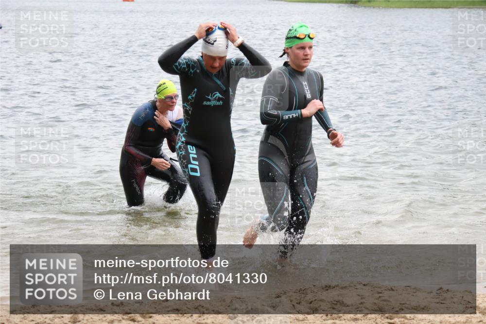 21.06.2025 - 27. Vierlanden-Triathlon Lena Gebhardt http://msf.ph/oto/8041330 15.06.2025 13:06:53 Schwimmen 1166, 1167, 1191, 1200, 1205, 1210, 1215, 1217 meine-sportfotos.de