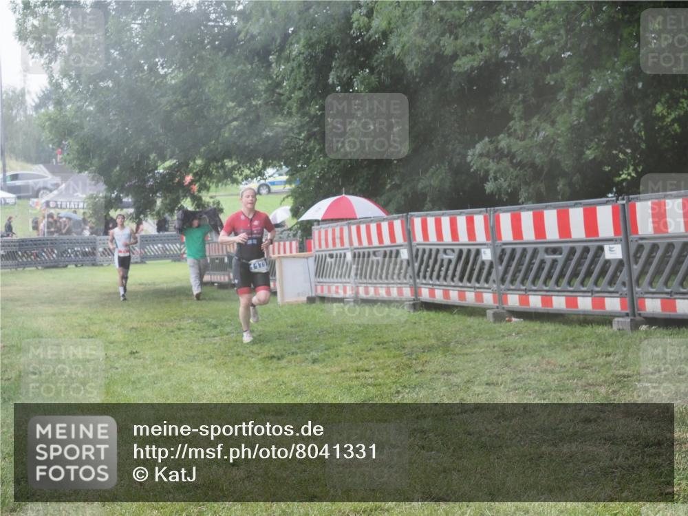 21.06.2025 - 27. Vierlanden-Triathlon KatJ http://msf.ph/oto/8041331 15.06.2025 14:32:42 Ziel 71, 1179 meine-sportfotos.de