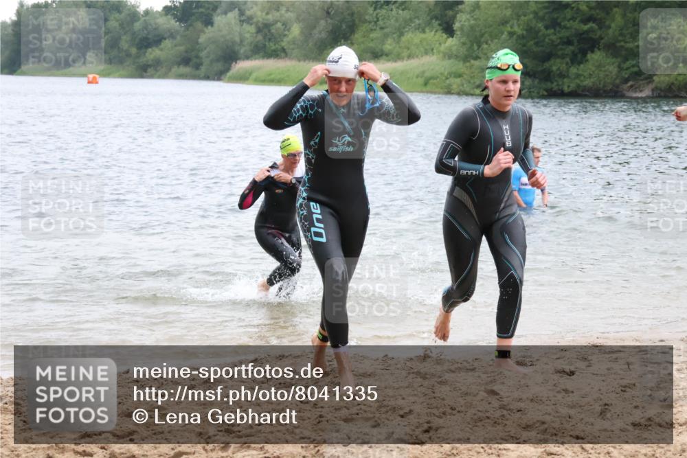 21.06.2025 - 27. Vierlanden-Triathlon Lena Gebhardt http://msf.ph/oto/8041335 15.06.2025 13:06:54 Schwimmen 1166, 1167, 1191, 1200, 1205, 1210, 1215, 1217 meine-sportfotos.de