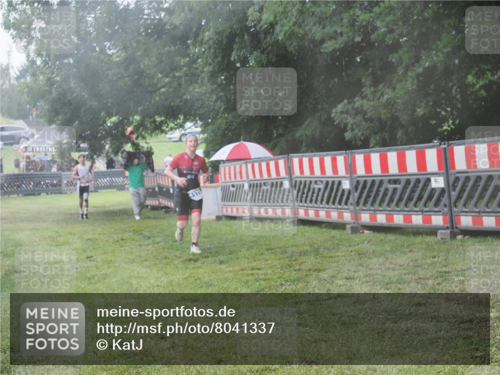 21.06.2025 - 27. Vierlanden-Triathlon KatJ http://msf.ph/oto/8041337 15.06.2025 14:32:42 Ziel 71, 1179 meine-sportfotos.de