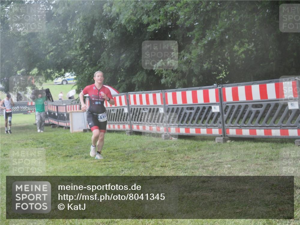 21.06.2025 - 27. Vierlanden-Triathlon KatJ http://msf.ph/oto/8041345 15.06.2025 14:32:43 Ziel 71, 1179 meine-sportfotos.de