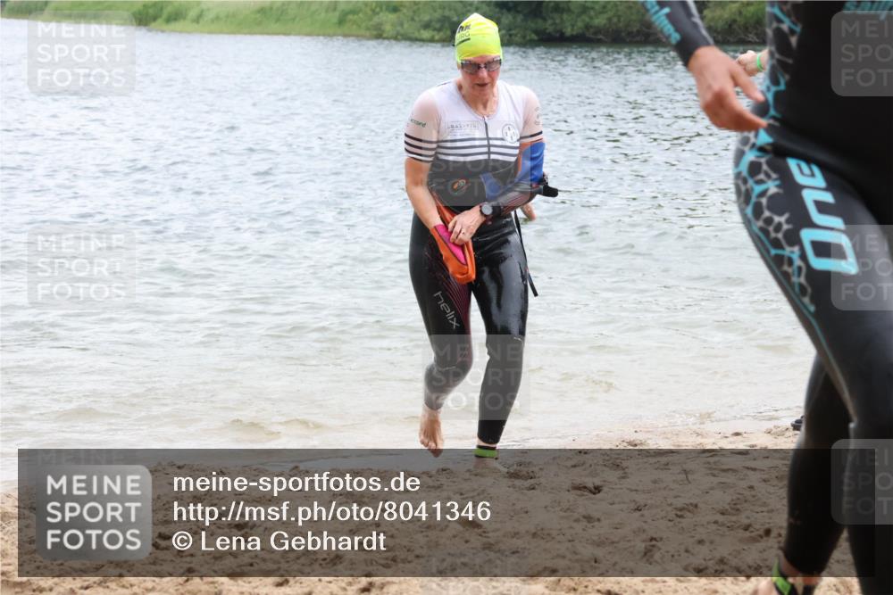 21.06.2025 - 27. Vierlanden-Triathlon Lena Gebhardt http://msf.ph/oto/8041346 15.06.2025 13:06:56 Schwimmen 1166, 1167, 1191, 1200, 1205, 1210, 1215, 1217 meine-sportfotos.de