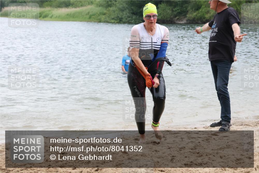 21.06.2025 - 27. Vierlanden-Triathlon Lena Gebhardt http://msf.ph/oto/8041352 15.06.2025 13:06:56 Schwimmen 1166, 1167, 1191, 1200, 1205, 1210, 1215, 1217 meine-sportfotos.de