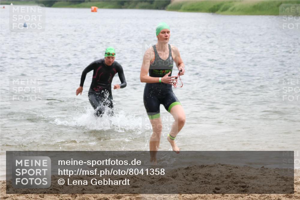 21.06.2025 - 27. Vierlanden-Triathlon Lena Gebhardt http://msf.ph/oto/8041358 15.06.2025 13:06:58 Schwimmen 1166, 1167, 1191, 1200, 1205, 1210, 1215, 1217 meine-sportfotos.de