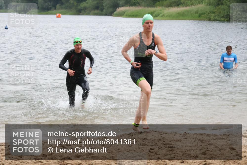 21.06.2025 - 27. Vierlanden-Triathlon Lena Gebhardt http://msf.ph/oto/8041361 15.06.2025 13:06:58 Schwimmen 1166, 1167, 1191, 1200, 1205, 1210, 1215, 1217 meine-sportfotos.de