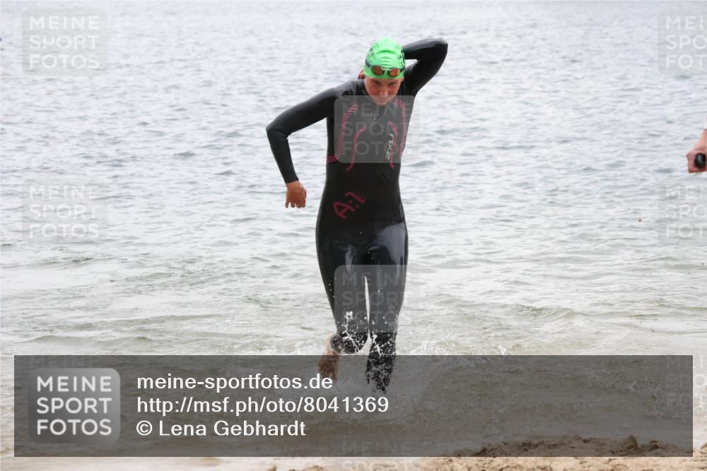 21.06.2025 - 27. Vierlanden-Triathlon Lena Gebhardt http://msf.ph/oto/8041369 15.06.2025 13:06:59 Schwimmen 1166, 1167, 1200, 1205, 1210, 1215, 1217 meine-sportfotos.de