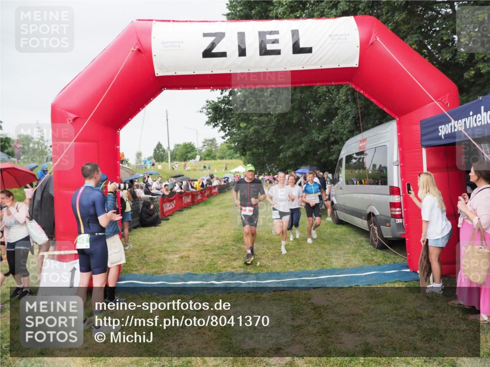21.06.2025 - 27. Vierlanden-Triathlon MichiJ http://msf.ph/oto/8041370 15.06.2026 13:29:18 Ziel 9, 952 meine-sportfotos.de