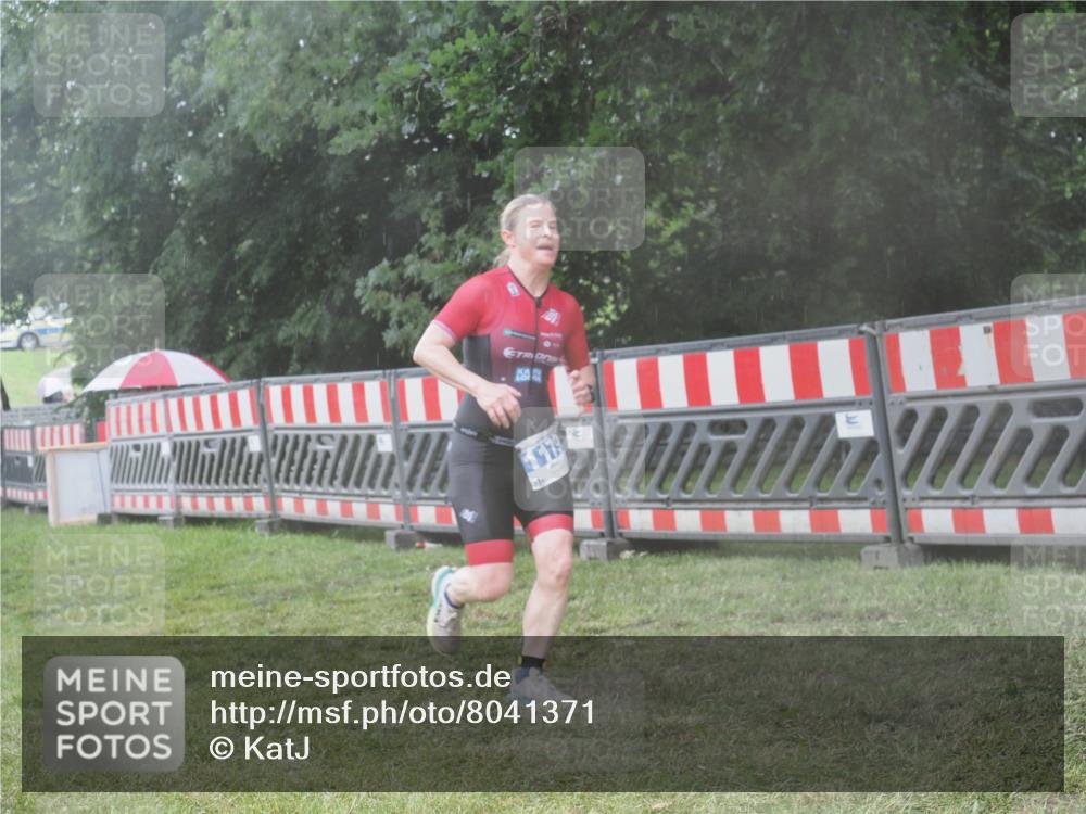 21.06.2025 - 27. Vierlanden-Triathlon KatJ http://msf.ph/oto/8041371 15.06.2025 14:32:44 Ziel 71, 1179 meine-sportfotos.de