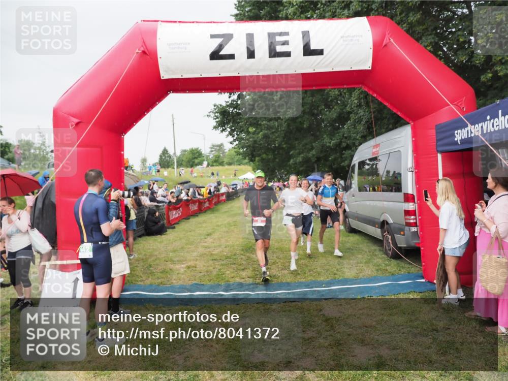 21.06.2025 - 27. Vierlanden-Triathlon MichiJ http://msf.ph/oto/8041372 15.06.2026 13:29:18 Ziel 9, 952 meine-sportfotos.de