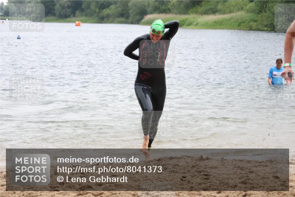 21.06.2025 - 27. Vierlanden-Triathlon Lena Gebhardt http://msf.ph/oto/8041373 15.06.2025 13:07:00 Schwimmen 1166, 1167, 1200, 1205, 1215, 1217 meine-sportfotos.de