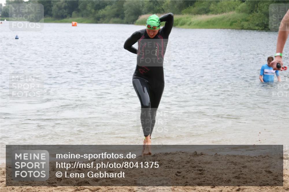 21.06.2025 - 27. Vierlanden-Triathlon Lena Gebhardt http://msf.ph/oto/8041375 15.06.2025 13:07:00 Schwimmen 1166, 1167, 1200, 1205, 1215, 1217 meine-sportfotos.de